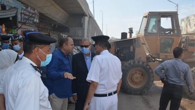 إزالة 14 محل مخالف على حرم النيل على الرياح التوفيقي بمدينة بنها