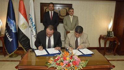 رئيس هيئة قناة السويس يشهد توقيع بروتوكول تعاون مع سيمنس العالمية