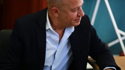 فركش.. شريف منير يعلن انتهاء تصوير مسلسل ”إجازة مفتوحة”