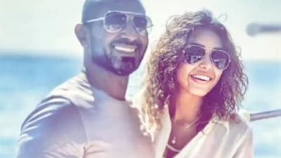 الروقان كله.. أحمد سعد وخطيبته علياء بسيوني يستمتعان بالصيف على البحر