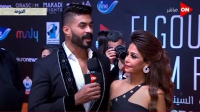 إطلالة تزغلل العين..  خالد سليم يرتدى بدلة مرصعة بـ 80 قيراط من الماس