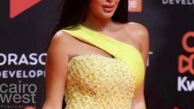 ياسمين صبرى تخطف الأنظار بفستان طويل