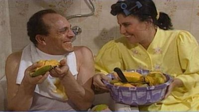 أب عظيم وأم فاضلة.. محمد صبحي يستعيد ذكريات ”يوميات ونيس”