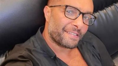 وائل عبد العزيز يسخر من كليب ”فلتت منى” لـ حسن أبو الروس ودينا الشربينى