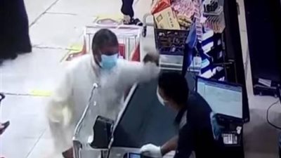 نبيلة مكرم تناشد المصريين : أوقفوا عرض فيديو الاعتداء علي الشاب المصرى في الكويت