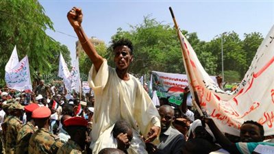 لليوم الثاني على التوالي..المئات يعتصمون للمطالبة بإقالة الحكومة السودانية
