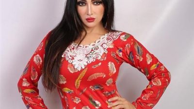 بالصور.. سامية الطرابلسي تستعرض جمالها  بإطلالة صيفية على حمام السباحة