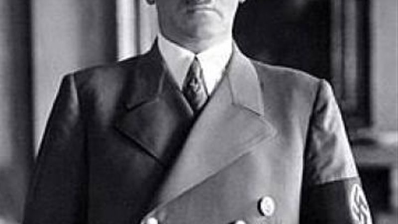 الزعيم النازي ادولف