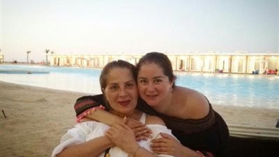 بالصورة.. بوسى تخطف الأنظار في أحدث ظهور لها برفقة نجلتها