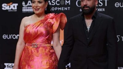 بالصور.. عبير صبرى وزوجها أيمن البياع يشعلان ”ريد كاربت” الجونة السينمائى