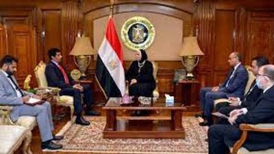 وزيرة الصناعة تبحث تطوير العلاقات الاقتصادية مع السفير القطري بالقاهرة