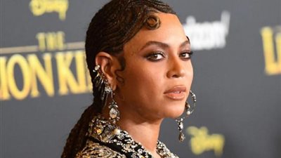 أبرزها شراء فيلا وسيارة للكلب.. مقتنيات غريبة للمشاهير