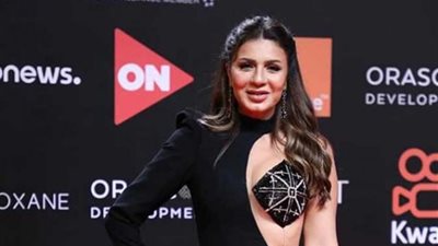 بعد فستانها الجرئ.. نجلاء بدر تتألق فى حفل ختام مهرجان الجونة بإطلالة محتشمة