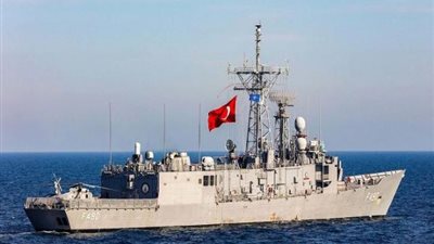 عاجل وخطير.. الجيش الليبي يرصد 5 فرقاطات تركية وسفينة إمداد قبالة ساحل مصراتة