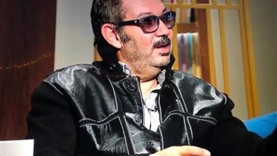 كمال أبو رية.. سر انفصاله عن زوجته ماجدة زكى بعد 20 عام وحقيقة زواجه من نرمين الفقى.. علاقته بنجله الفنان المعروف وندمه على مسلسل ”طائر الحب”