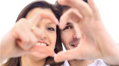 مفيش أحسن من العزوبية ..دراسة : السعادة الزوجية وهم كبير