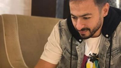 بعد ”لوك” المداح.. حمادة هلال يتخلى عن اللحية ويعلق: المخرج شايف كده أحسن