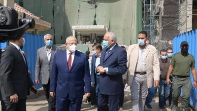 بالفيديو والصور .. جولة تفقدية لرئيس جامعة القاهرة ومحافظ الجيزة بمستشفى ثابت ثابت