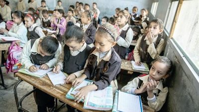 الحكومة تكشف حقيقة فرض قيود على الإعفاءات من المصروفات المدرسية للطلاب الأيتام