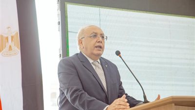 بالصور .. لقاء مفتوح لرئيس الجامعة المصرية اليابانبة مع الطلاب