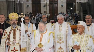 بالصور.. بطريرك الأقباط الكاثوليك يترأس قداس اليوبيل الذهبي الكهنوتي للأب باتريك الكرملي