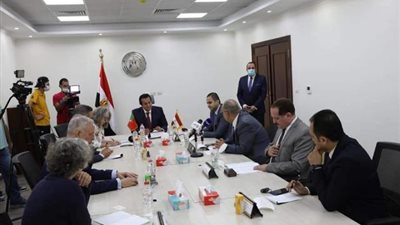 بالصور .. وزير التعليم العالي يلتقى وفد جامعة نوفا البرتغالية