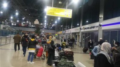 عودة 2915 عاملا مصريا من العالقين بالكويت اليوم