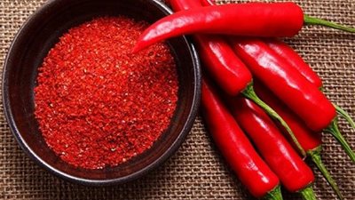 عصير الفلفل الأحمر.. روشتة علاجية سحرية لعلاج تورم القدمين