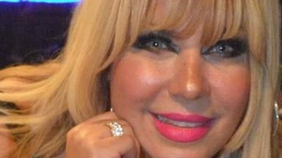 ما لا تعرفه عن الفنانة الشهيرة التي حرقت شعرها بعد إصابتها بفيروس كورونا