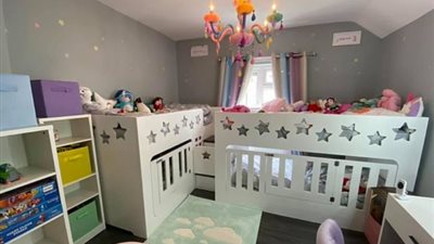 مقابل 1000 جنيه.. أم تحول غرف أطفالها لتحفة فنية