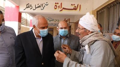 بالصور.. محافظ الجيزة يقوم بزيارة مفاجئة لمدارس البدرشين