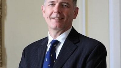 ريتشارد مور.. معلومات خطيرة عن القائد الجديد للمخابرات البريطانية MI6