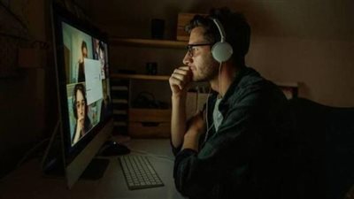 دراسة طبية : العمل من المنزل أرهق الموظفين وأصابهم بالجنون