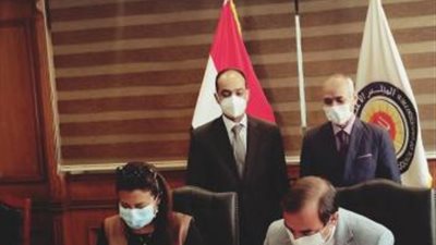 بالصور .. توقيع بروتوكول تعاون بين اللجنة الوطنية لليونسكو ومركز الخدمات الإلكترونية بالمجلس الأعلى للجامعات