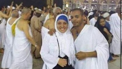 شاهد.. مي كساب وأوكا بملابس الإحرام أمام الكعبة المشرفة