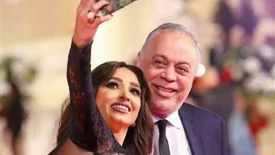 حب من أول نظرة وخناقة بعد الخطوبة.. حكايات من قصة حب وزواج أشرف زكى وروجينا