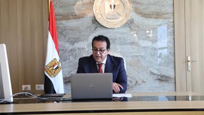 تقرير هام على مكتب وزير التعليم العالي حول المشروعات البحثية للصناعات الغذائية .. تعرف عليه