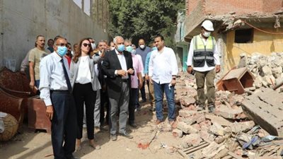 شاهد.. محافظ الجيزة يتابع نسب تنفيذ إزالة العقارات الغير أمنه بـسن العجوز