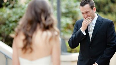 اشتاق لوالدته بعد زفافه بساعتين.. عريس يدخل في نوبة بكاء شديدة