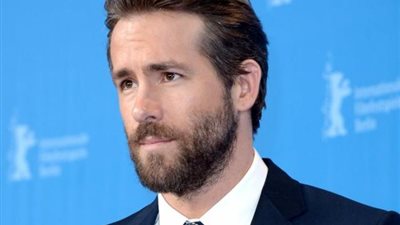 مقابل مبلغ مالي ضخم.. رايان رينولدز يساعد طفلة في إيجاد دميتها