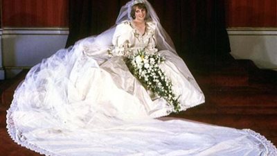 أحدهما اختفى فجأة.. أسرار وحكايات عن فساتين زفاف الأميرة ديانا