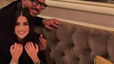 محمود العسيلي يحتفل بعيد ميلاد زوجته فى باريس