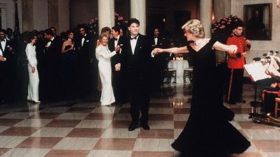 بعد إغلاقه بسبب كورونا.. «فستان رقصة ترافولتا» سر عودة افتتاح منزل الأميرة ديانا