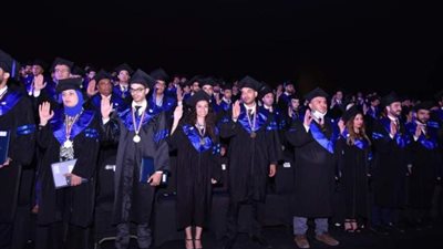 بالصور .. جامعة اسلسكا تشهد تخريج 578 طالباً من حملة الماجستير والدكتوراة