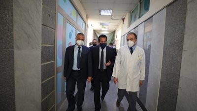 بالصور .. جولة لوزير التعليم العالي بمستشفى الثدي التابع للمعهد القومي للأورام