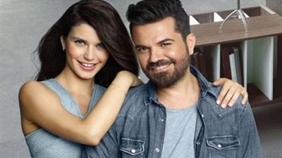 على طريقتها الخاصة.. بيرين سات تحتفل بعيد زواجها السادس