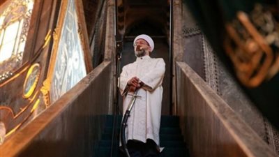 كلاكيت ثانى مرة.. خطيب أردوغان يصعد إلى المنبر بالسيف العثماني