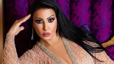 سمية الخشاب تستعرض جمالها بفستان مكشوف ”صور”