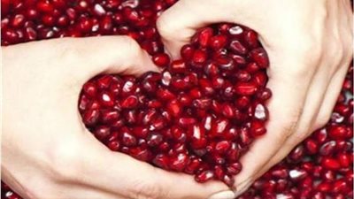 ”إن أكلت الرمان إفرد حجرك”..اعرف قصة المثل