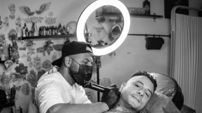 مفيش في جسمك مكان.. أحمد الفيشاوى يتعرض لانتقادات لاذعة بسبب وشم جديد